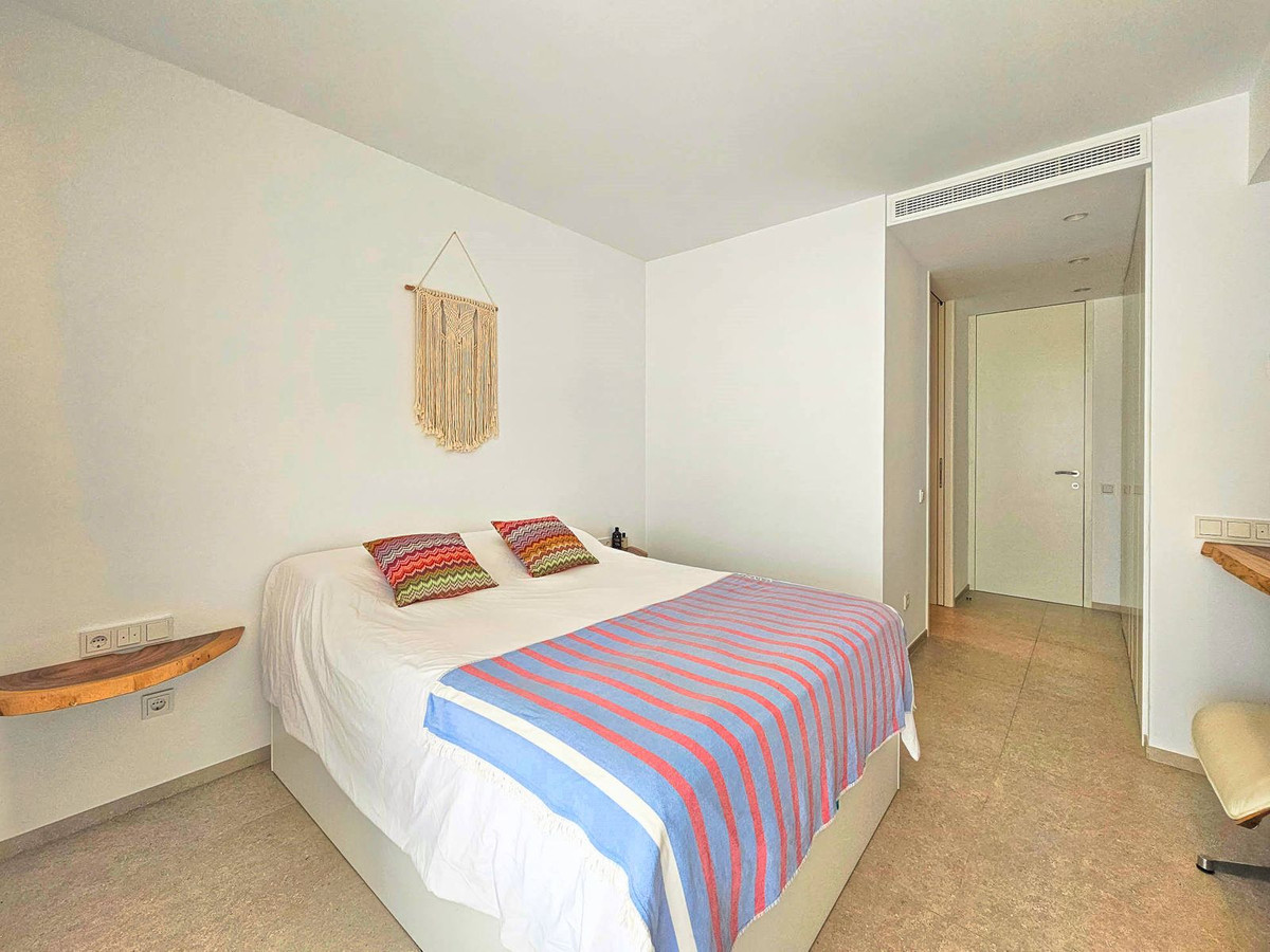 3 Bedroom Apartment in Benahavís - Photo 17