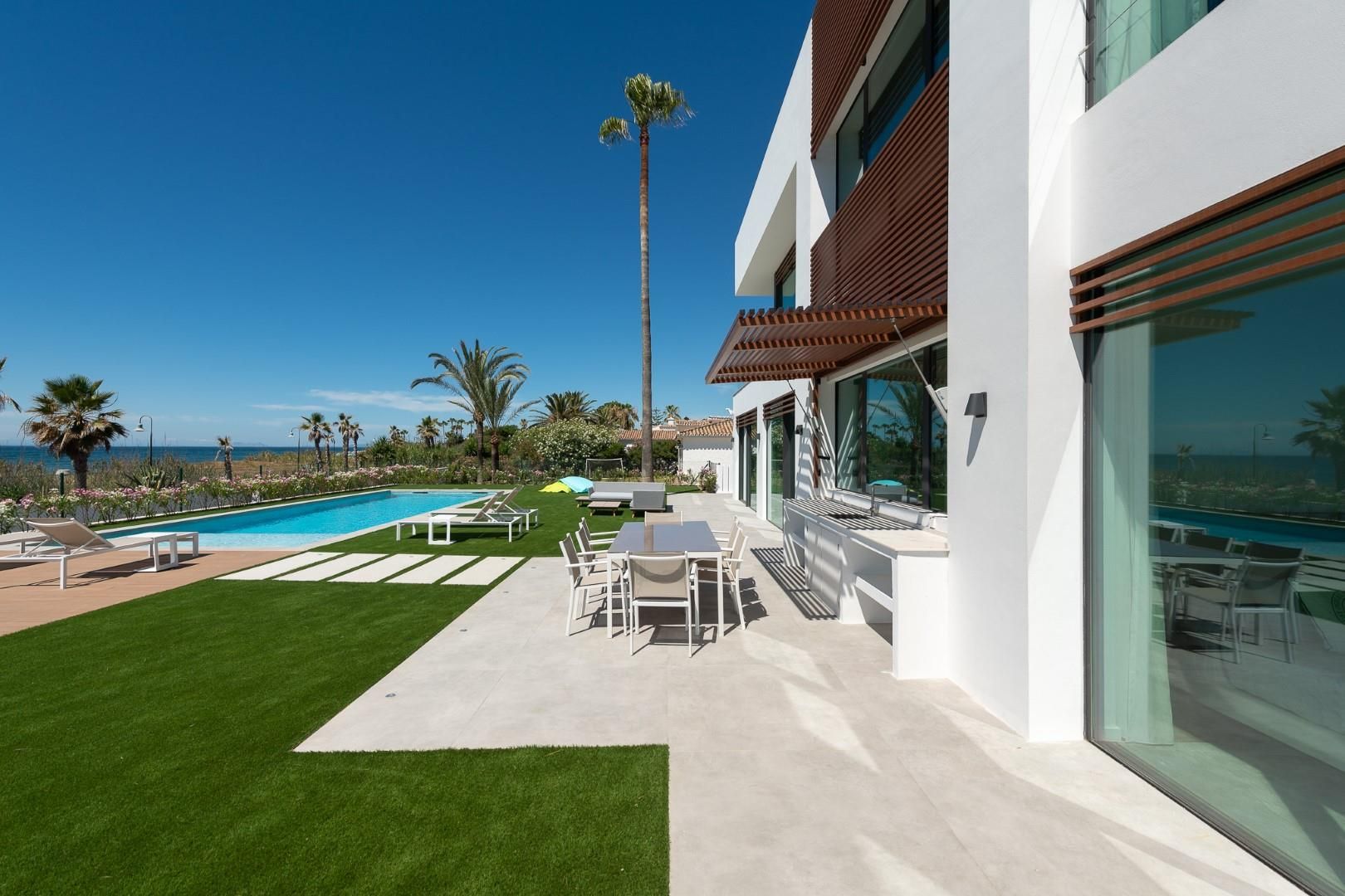 5 Bedroom Villa in Estepona - Photo 8
