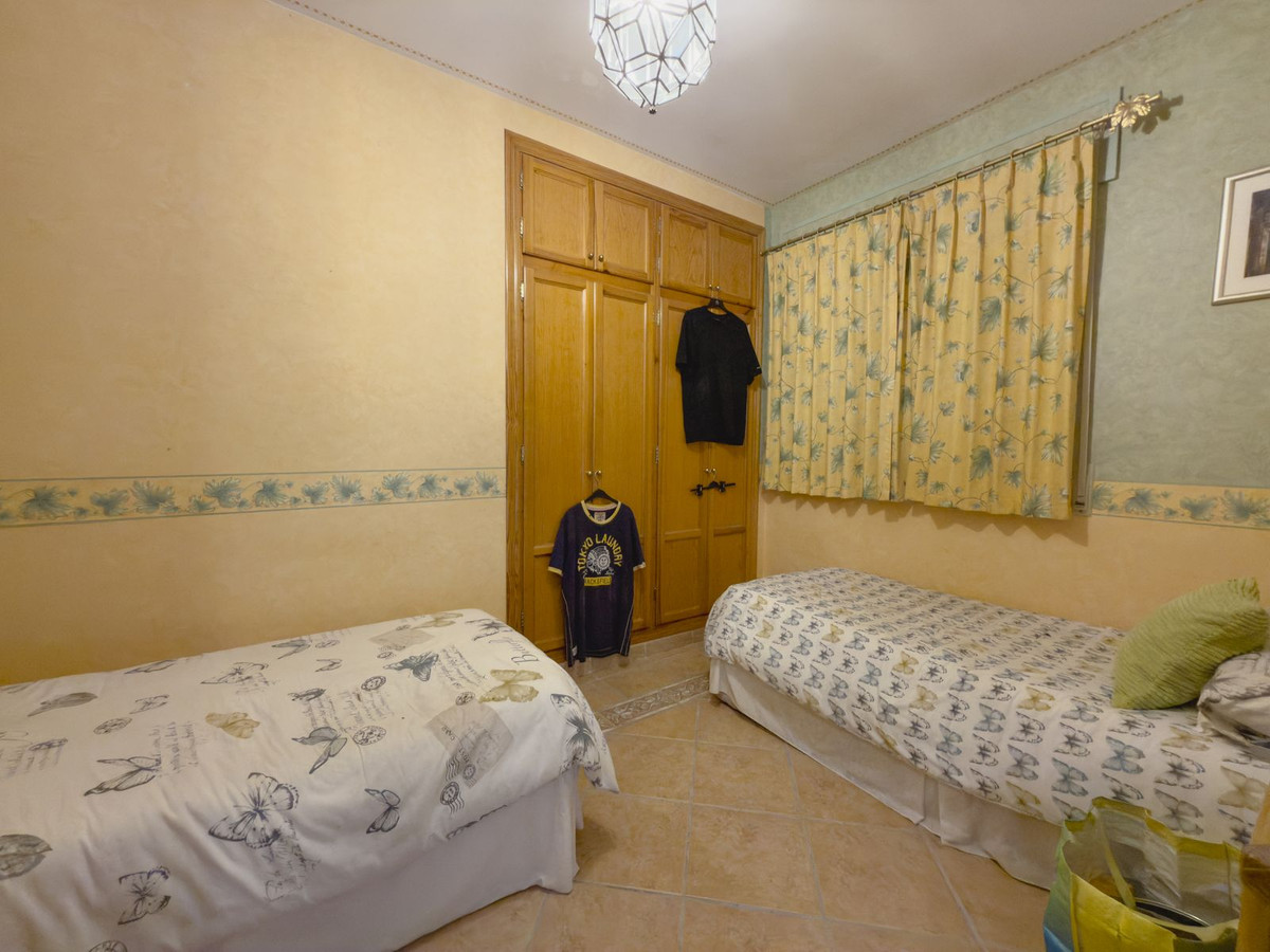 4 Bedroom Villa in Coín - Photo 14