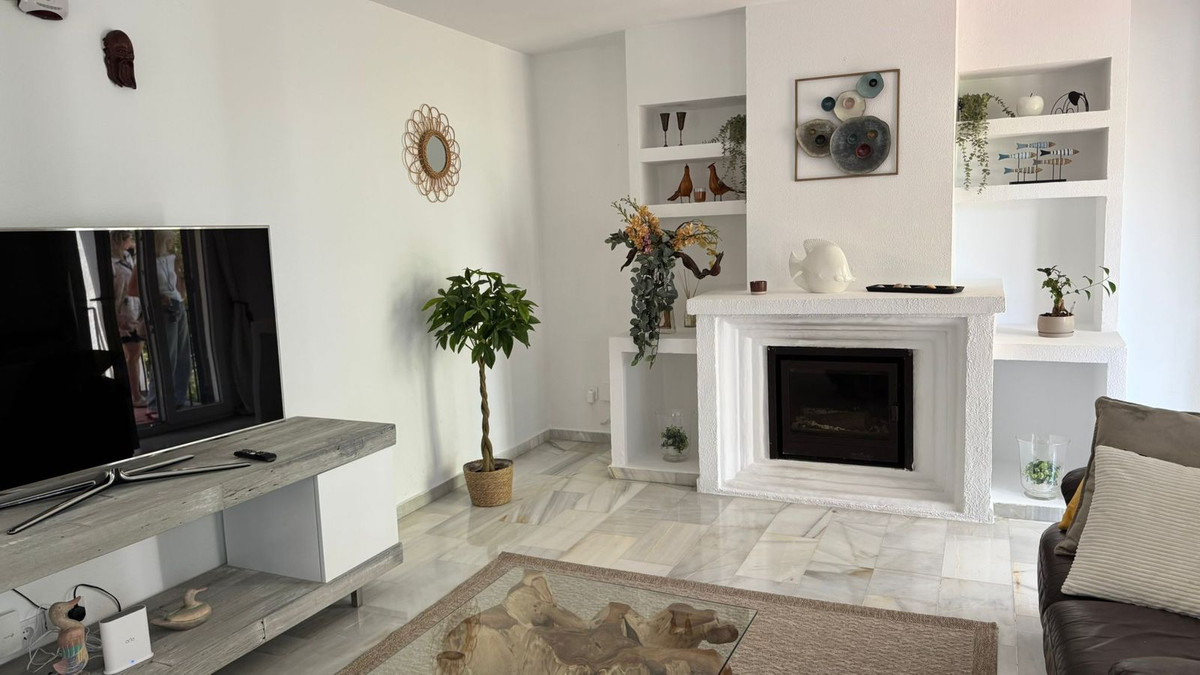 3 Bedroom Villa in Estepona - Photo 36