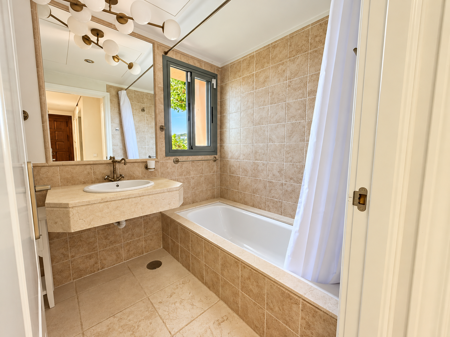 2 Bedroom Apartment in Estepona - Photo 10