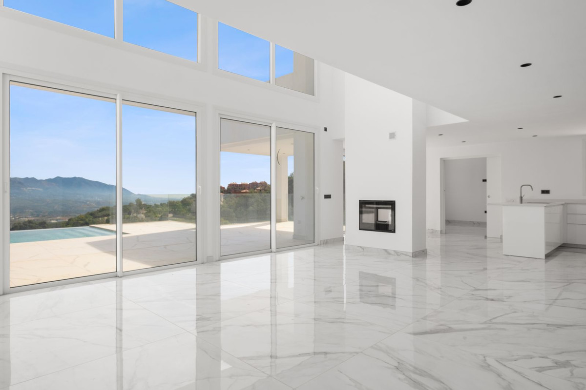 4 Bedroom Villa in Marbella - Photo 4