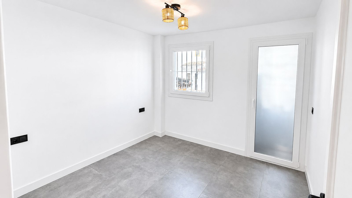 2 Bedroom Apartment in Estepona - Foto 10