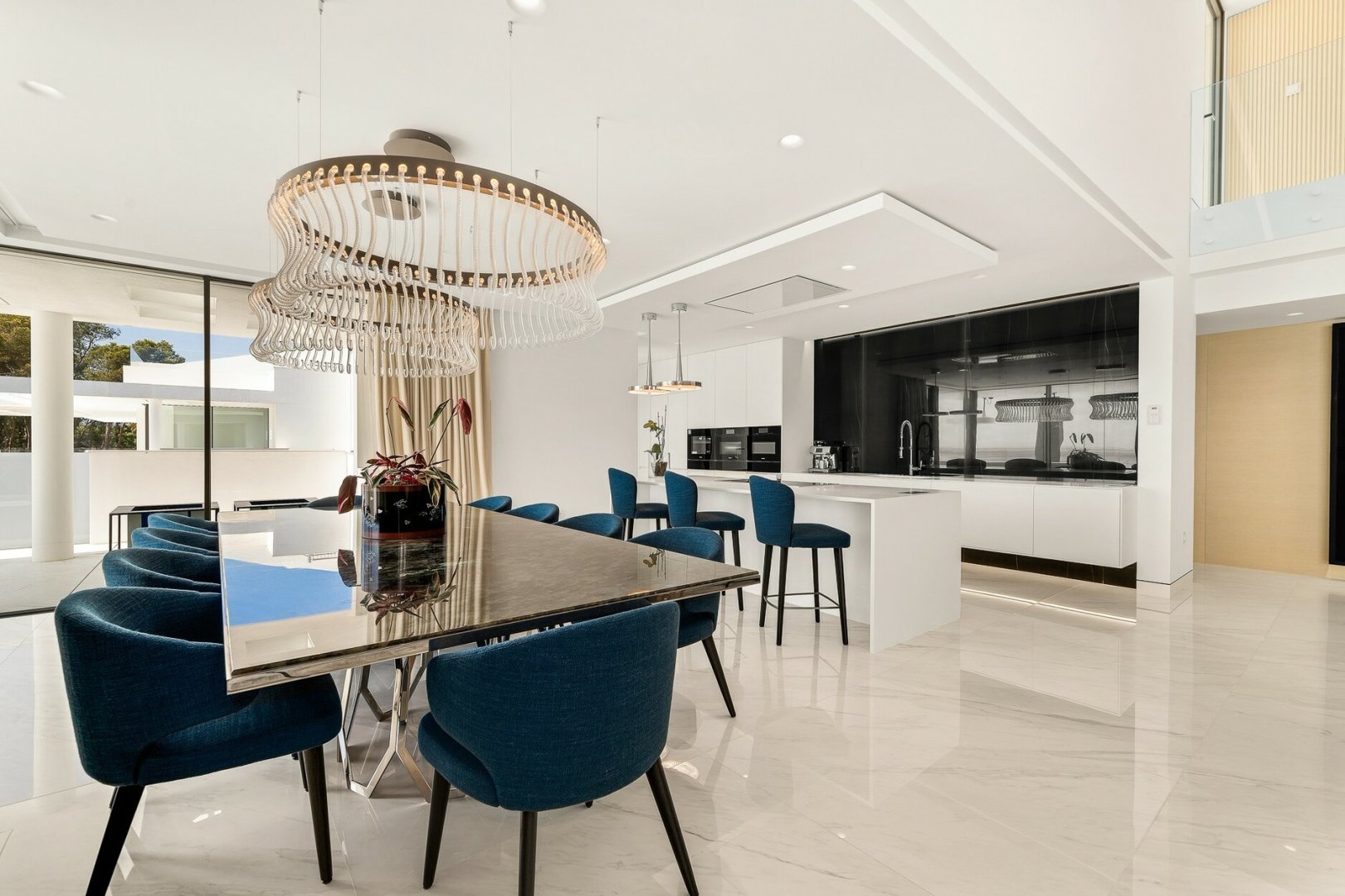 4 Bedroom Apartment in Estepona - Photo 10