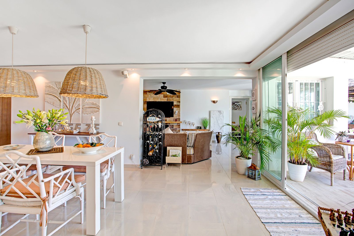 6 Bedroom Villa in Marbella - Photo 46