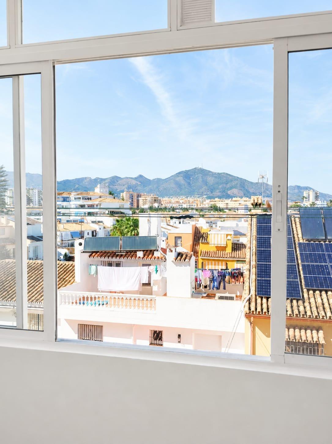 3 Bedroom Apartment in Fuengirola - Photo 2