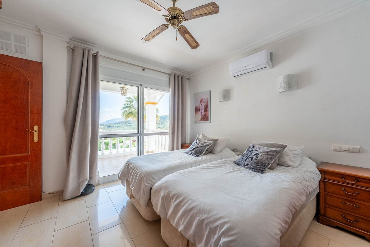 4 Bedroom Villa in Monda - Photo 50