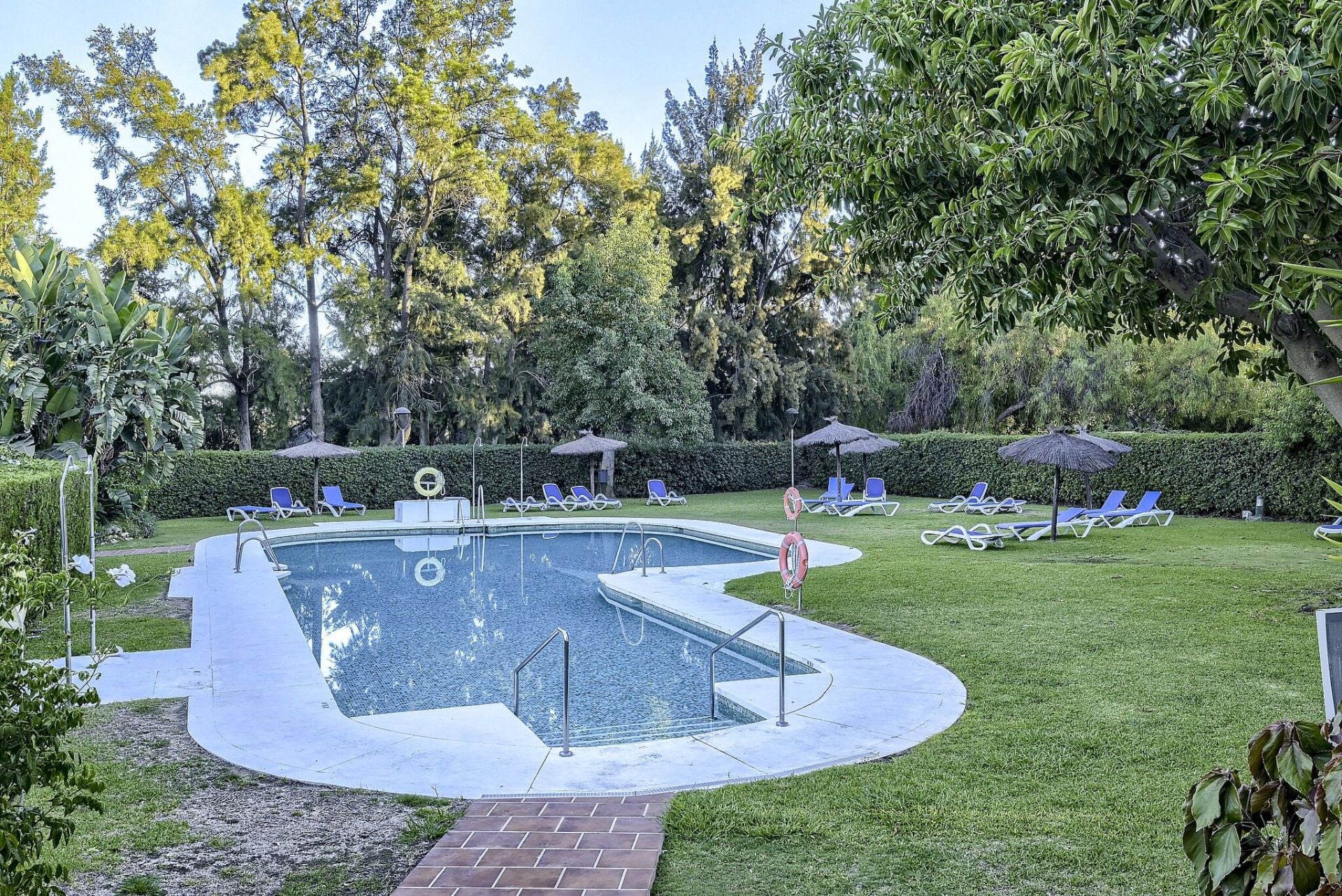 2 Bedroom Apartment in Benahavís - Photo 25
