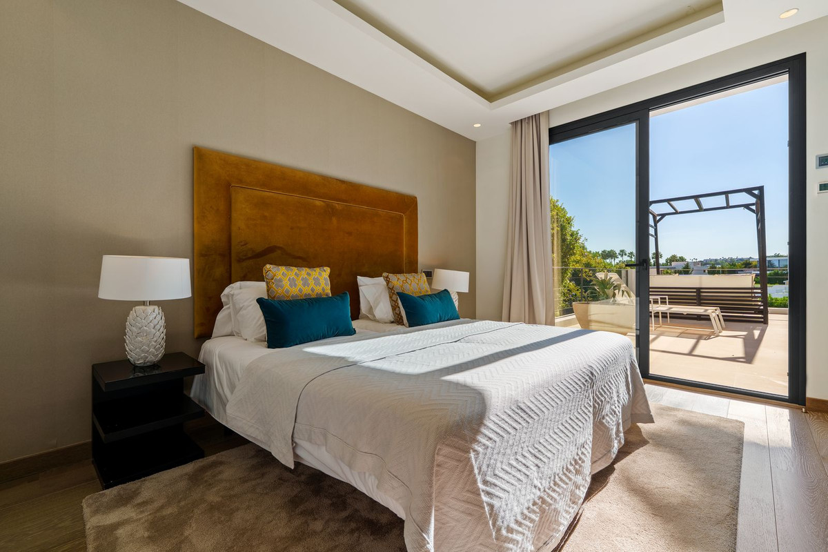 6 Bedroom Villa in Marbella - Photo 31