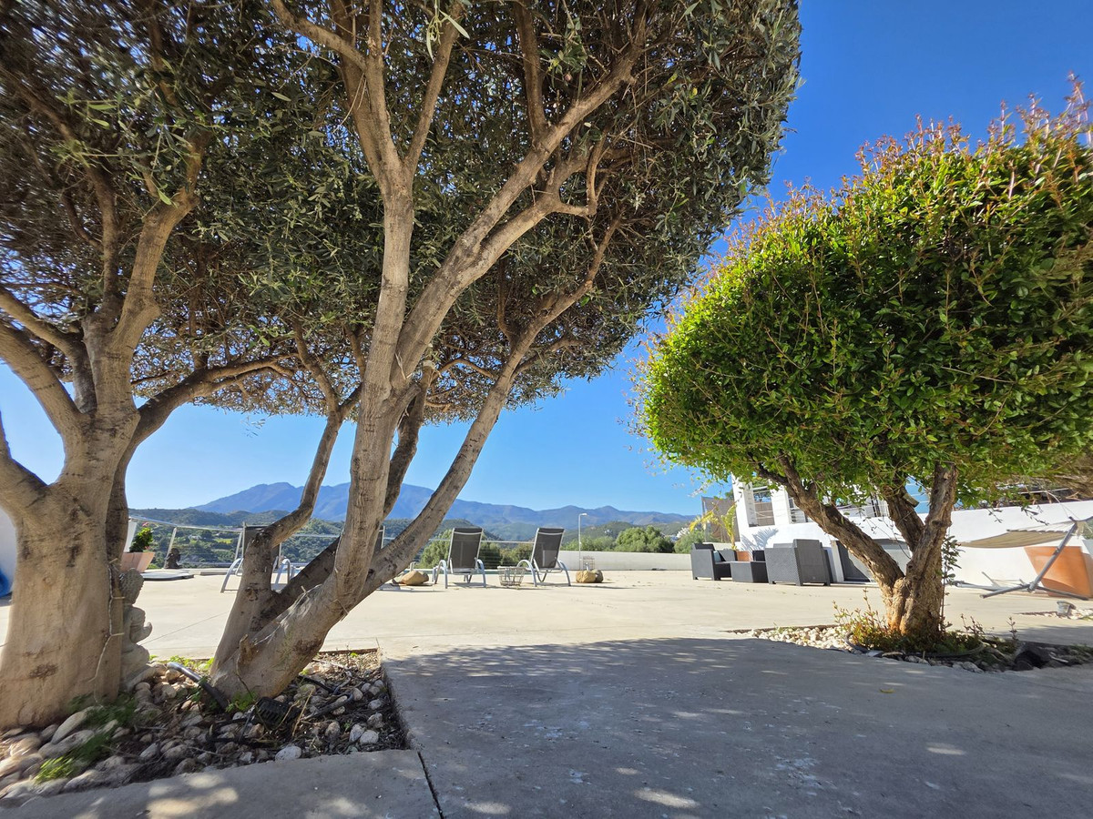 4 Bedroom Villa in Estepona - Photo 3
