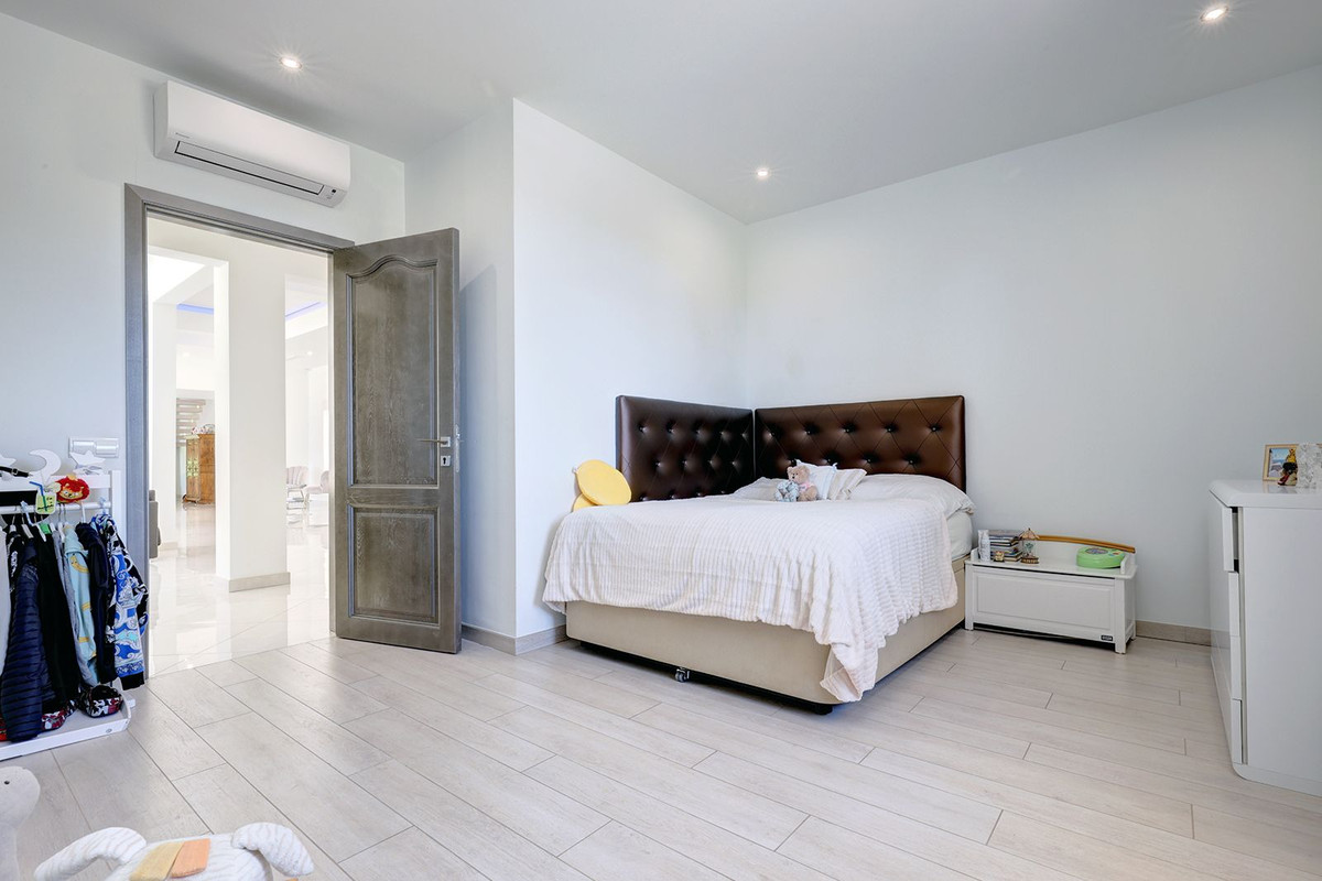 5 Bedroom Villa in Sotogrande - Photo 30