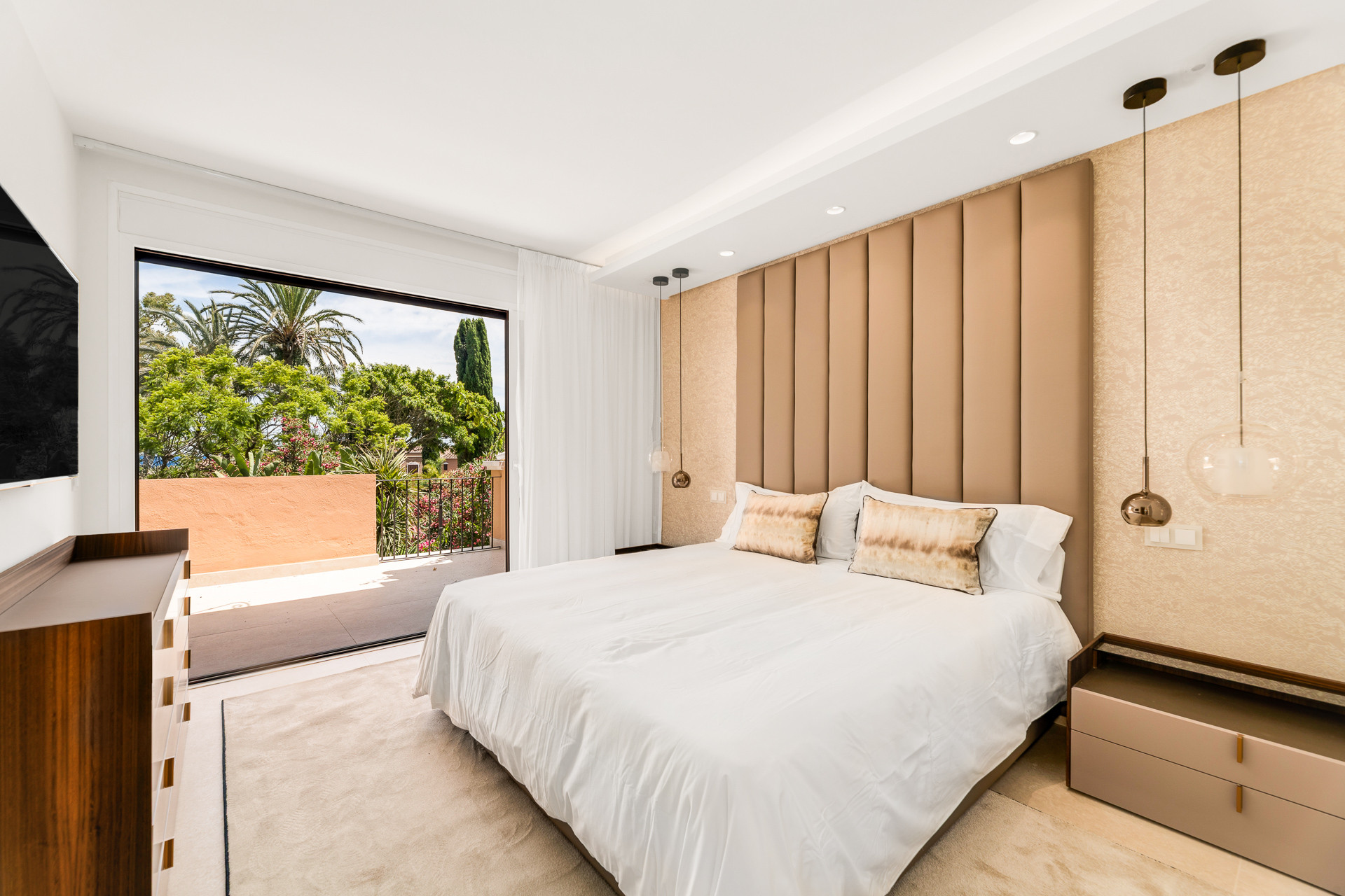 4 Bedroom Townhouse in Estepona - Photo 11