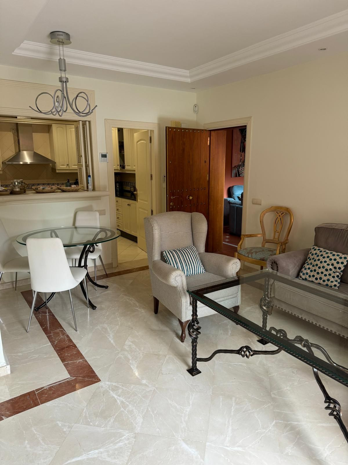 3 Bedroom Apartment in Marbella - Photo 10