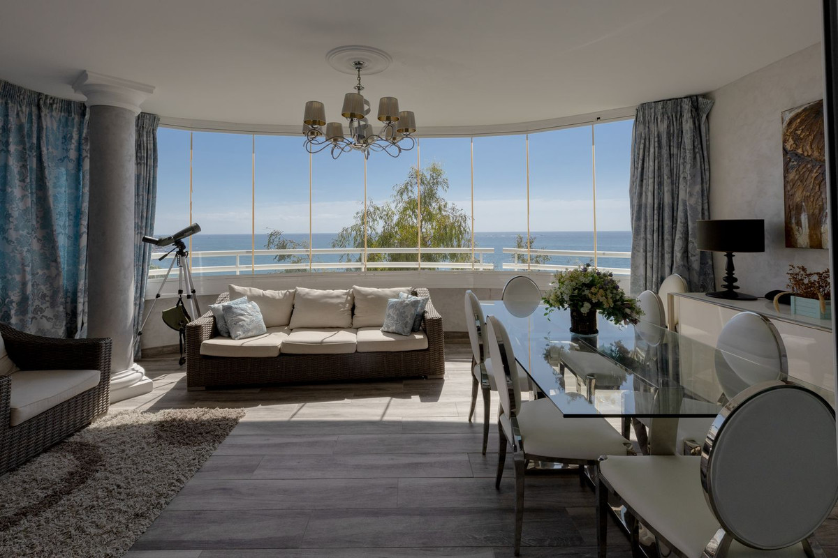 3 Bedroom Apartment in Benalmádena - Photo 3