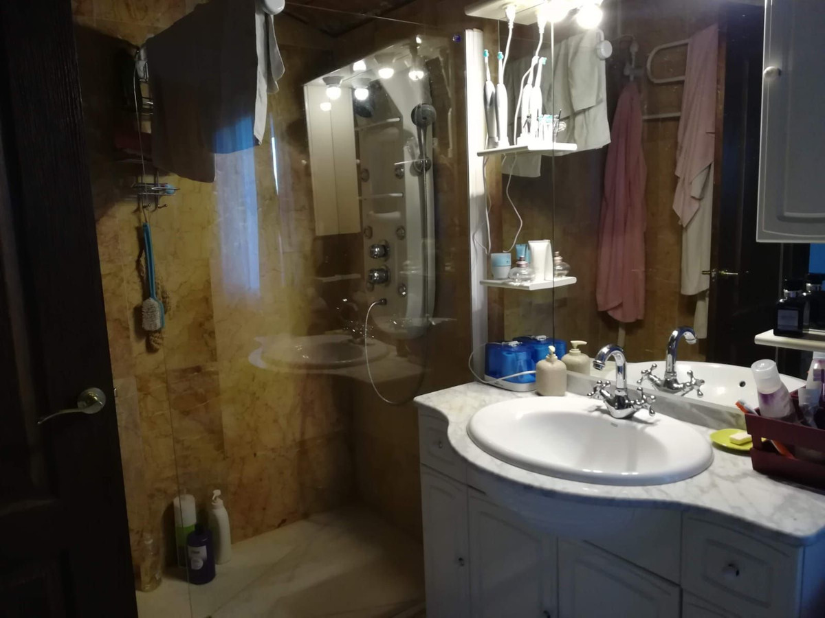 4 Bedroom Villa in Coín - Photo 12
