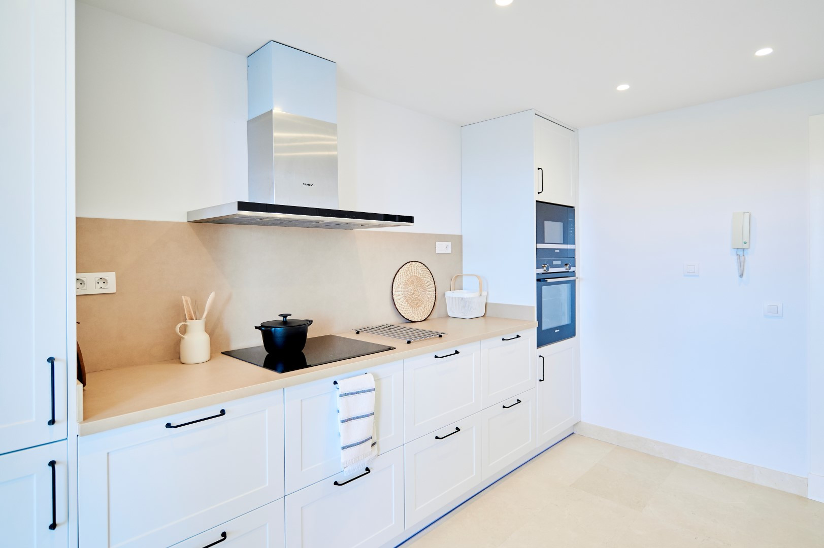 2 Bedroom Apartment in Marbella - Photo 12