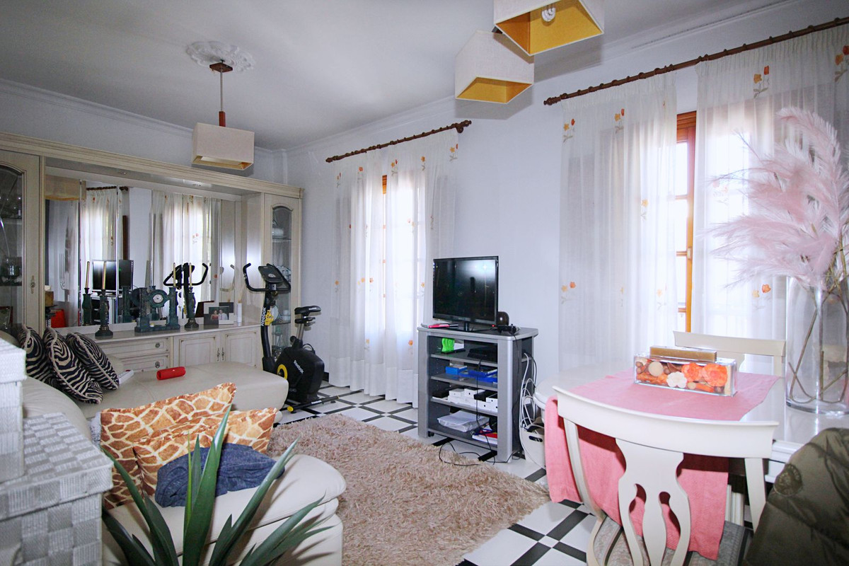 4 Bedroom Townhouse in Coín - Foto 3