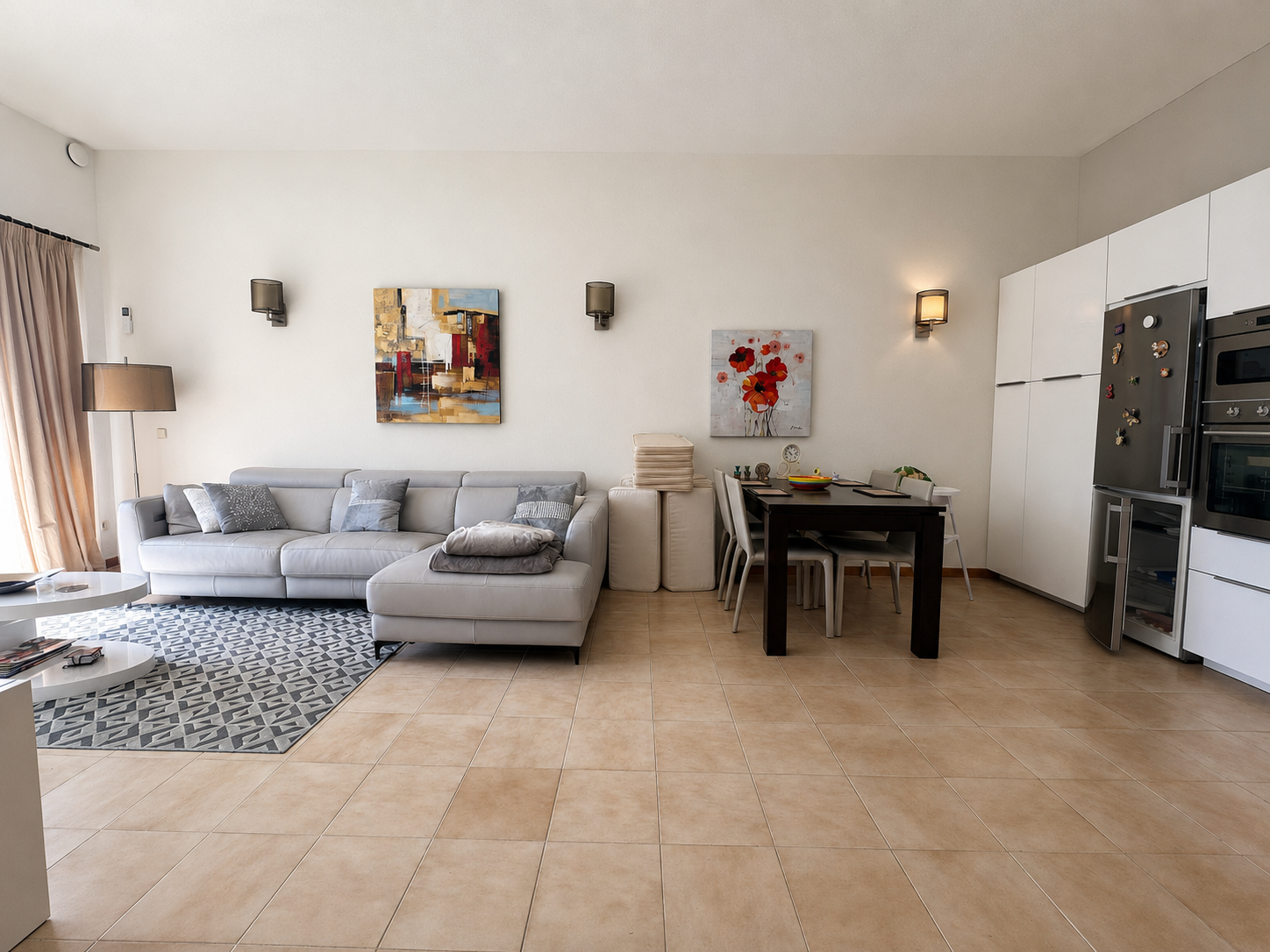 2 Bedroom Apartment in Estepona - Photo 2