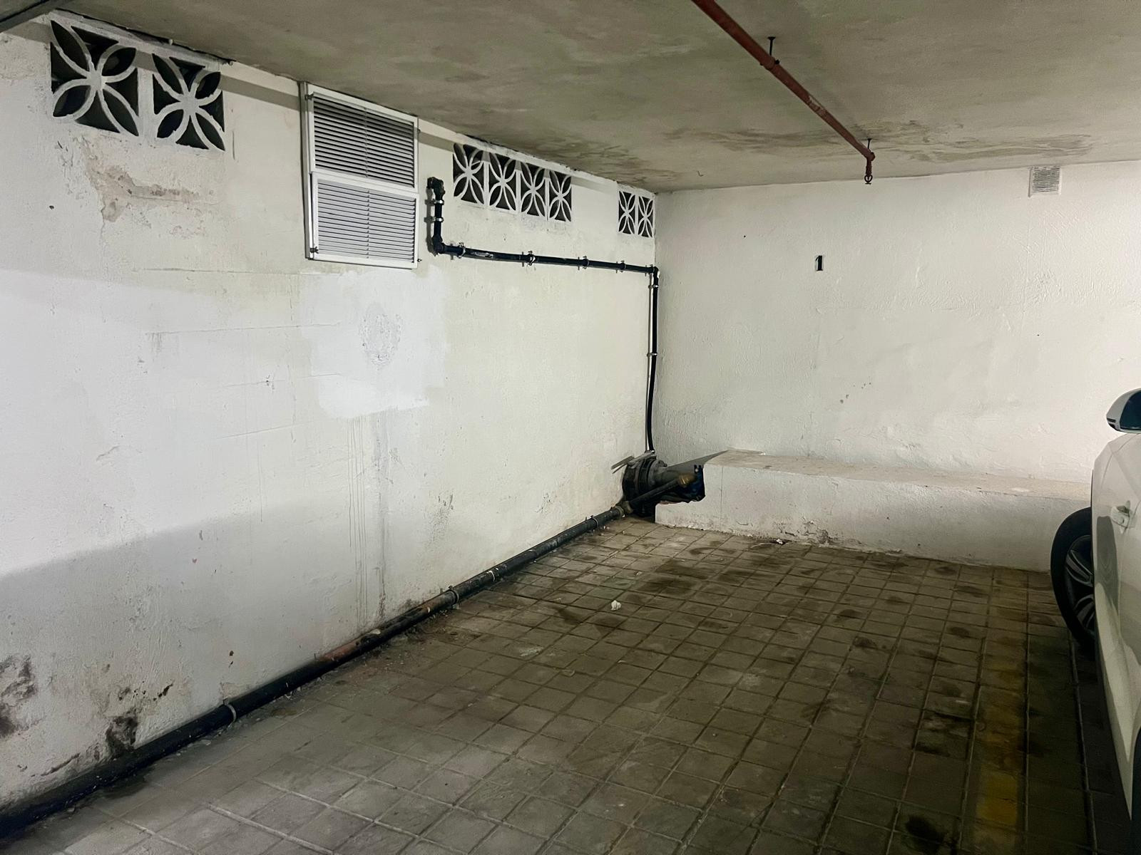 Garage with pool in Malaga, Spain – Photo 4