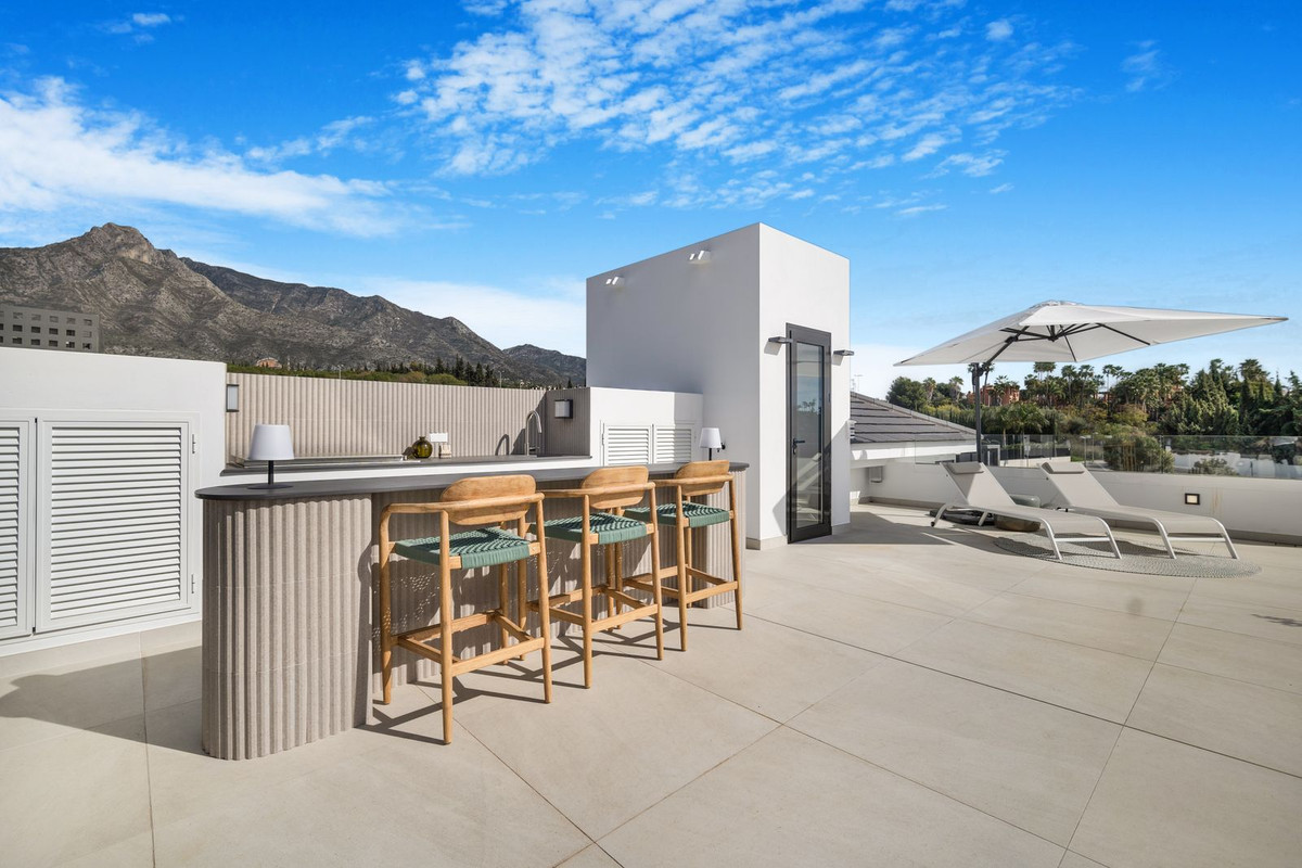 6 Bedroom Villa in Marbella - Photo 54