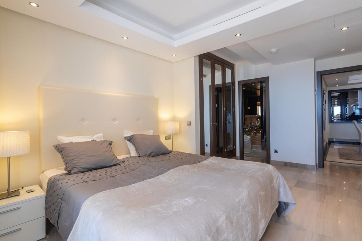 2 Bedroom Penthouse in Estepona - Photo 14