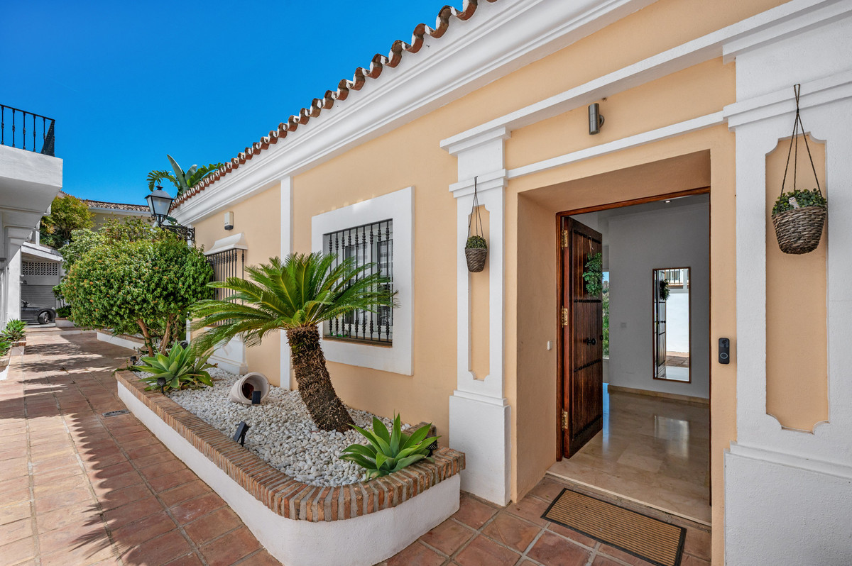 3 Bedroom Villa in Marbella - Photo 35