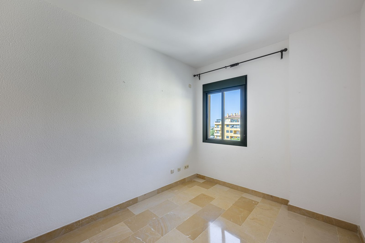 3 Bedroom Apartment in San Pedro de Alcántara - Photo 17