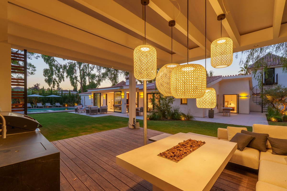 5 Bedroom Villa in Marbella - Photo 50