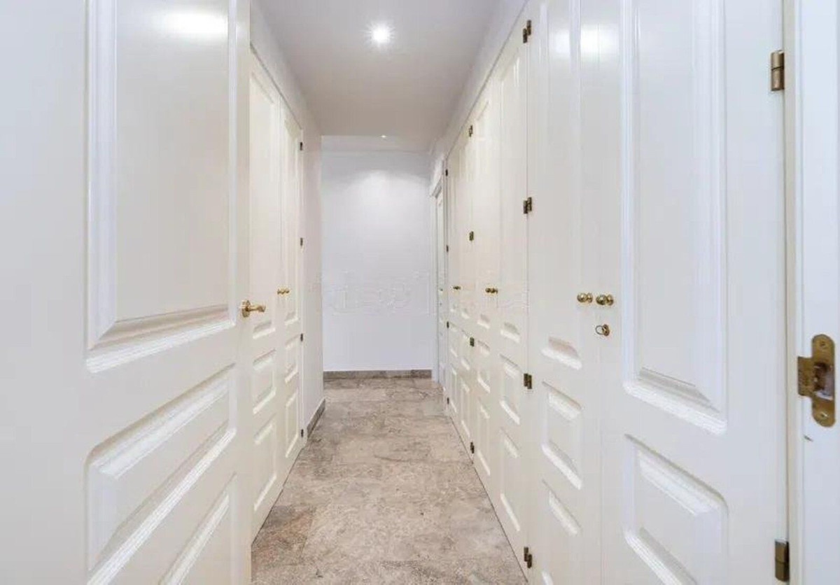 3 Bedroom Apartment in Marbella - Photo 11