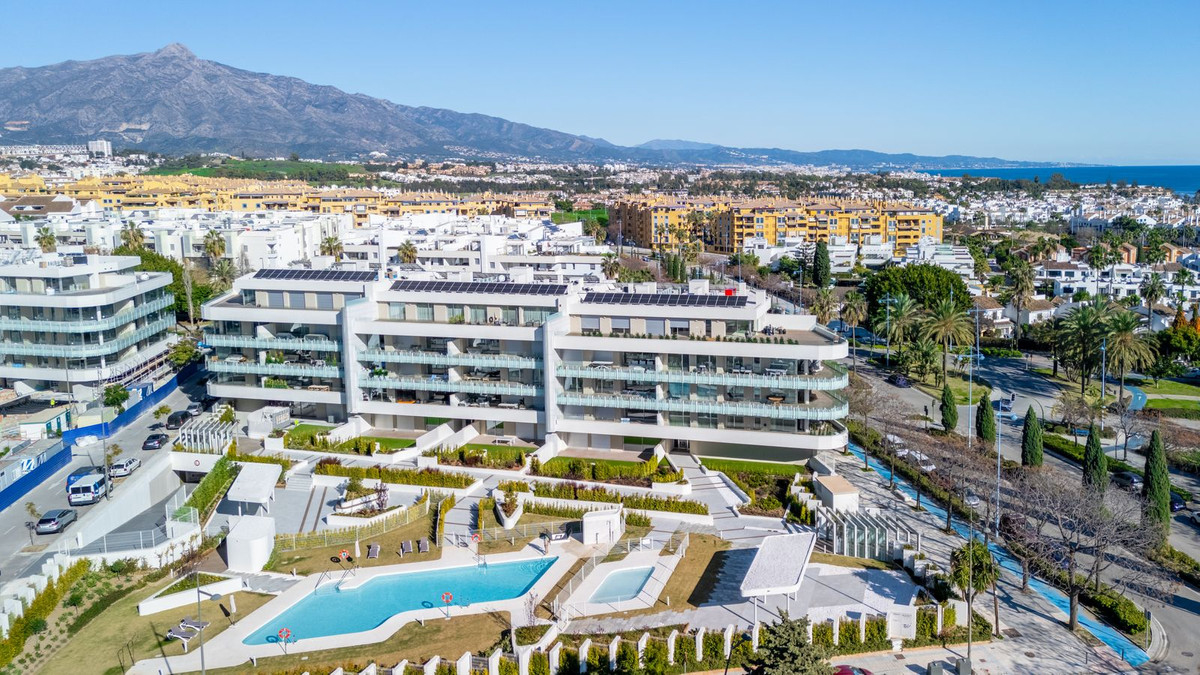 3 Bedroom Apartment in San Pedro de Alcántara - Photo 2