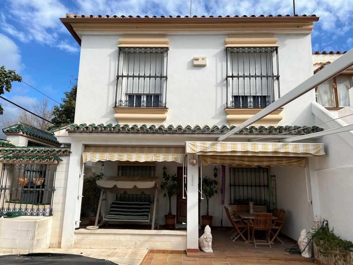 4 Bedroom Villa in Marbella - Photo 28