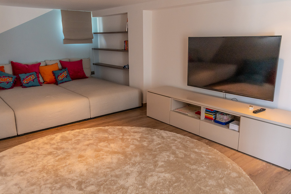 5 Bedroom Villa in San Pedro de Alcántara - Photo 18