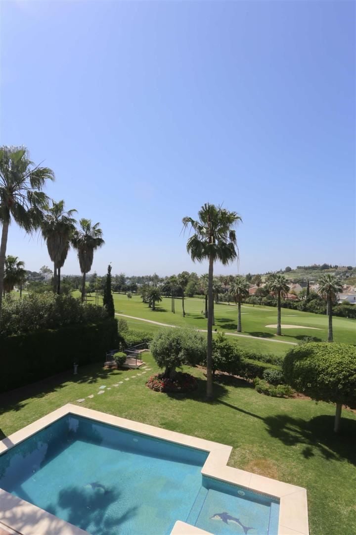 4 Bedroom Villa in Marbella - Photo 3