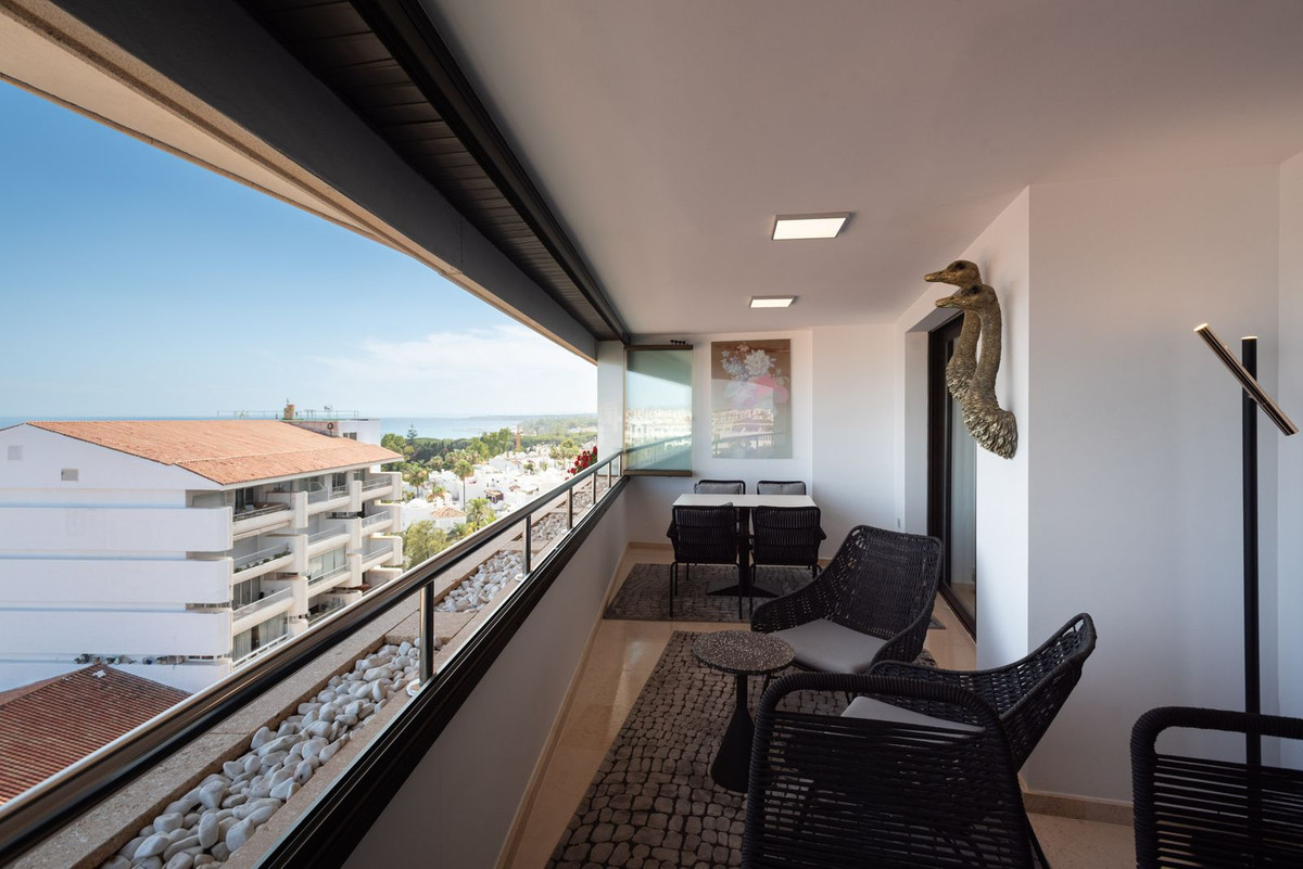 2 Bedroom Apartment in Marbella - Photo 21