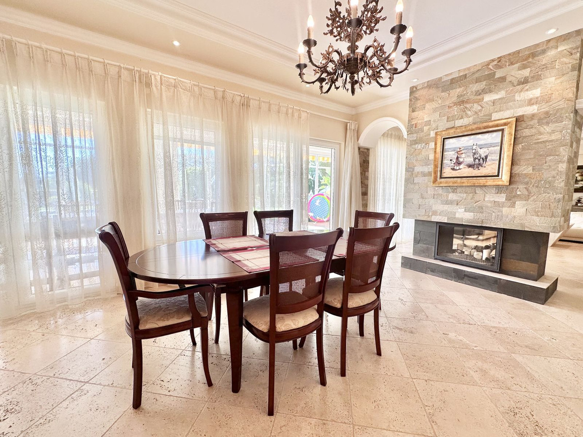 6 Bedroom Villa in Marbella - Photo 13