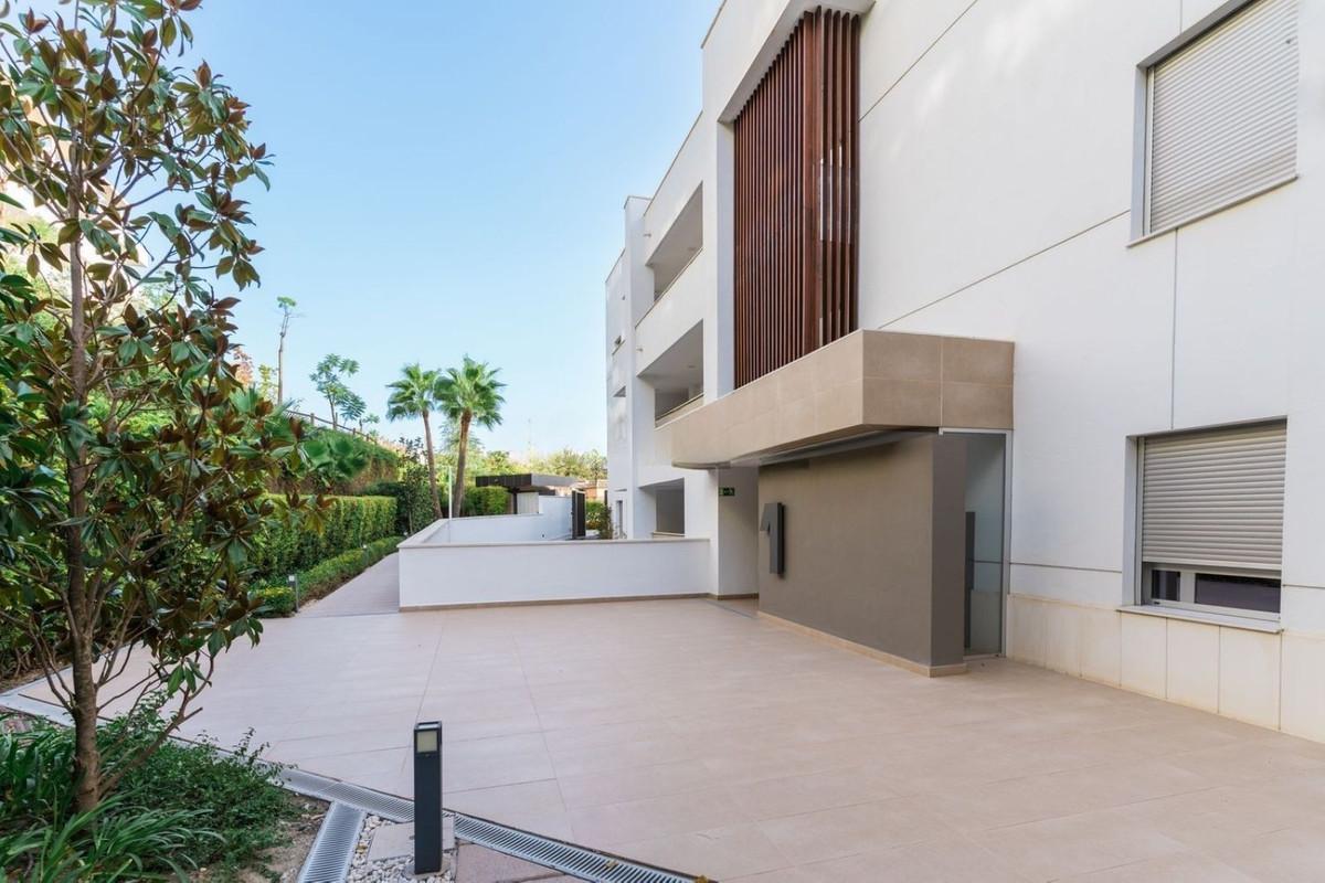 3 Bedroom Apartment in Benahavís - Photo 24