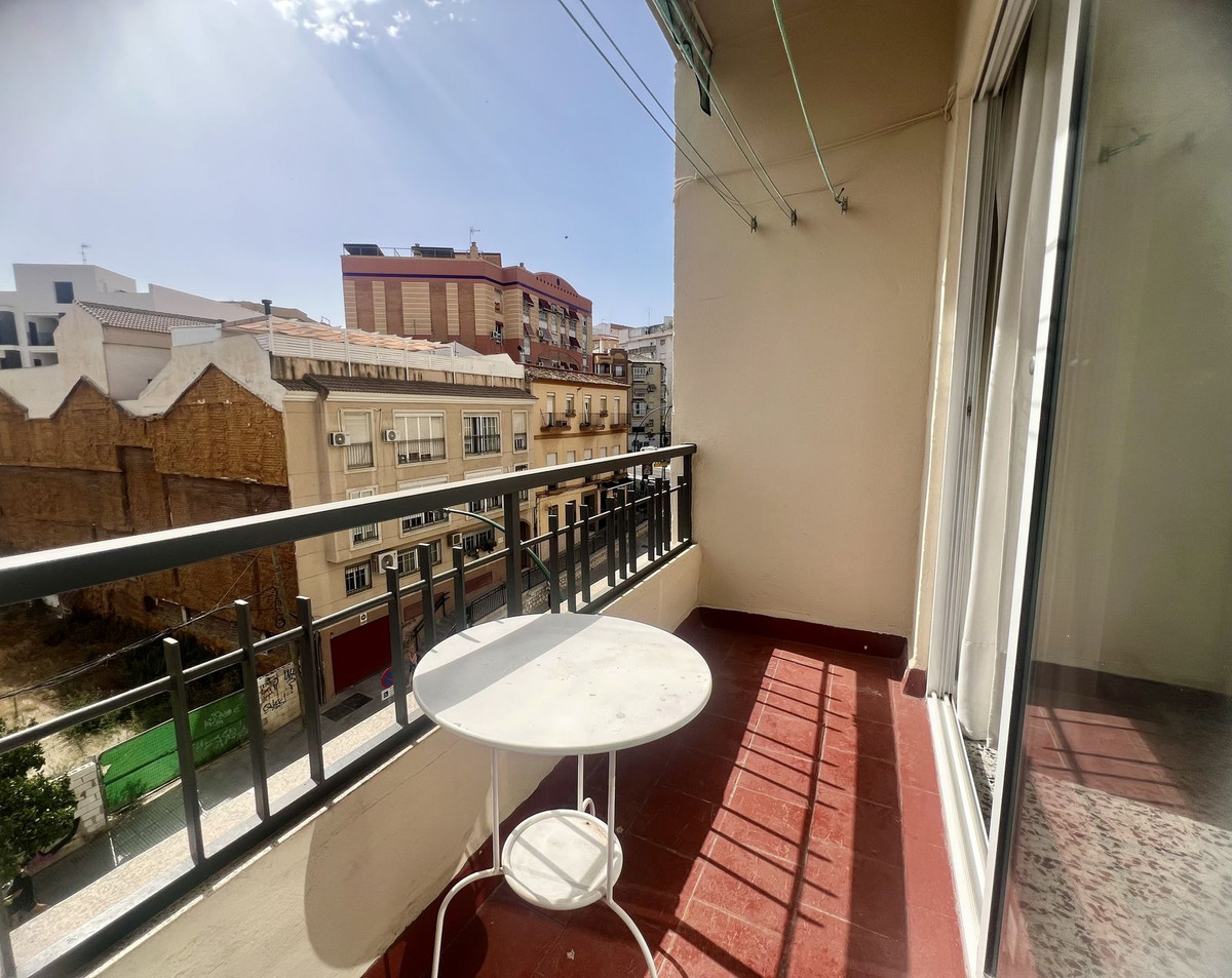 3 Bedroom Apartment in Málaga - Photo 12