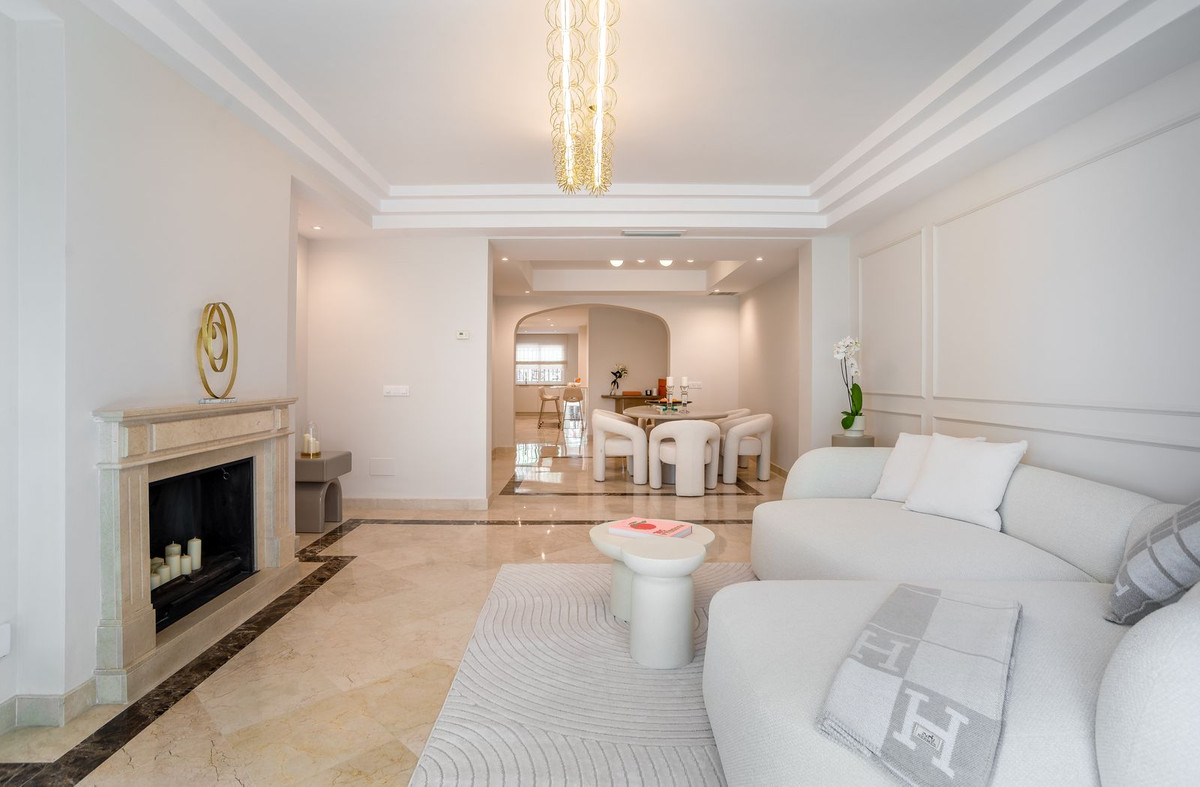 3 Bedroom Apartment in Marbella - Photo 7