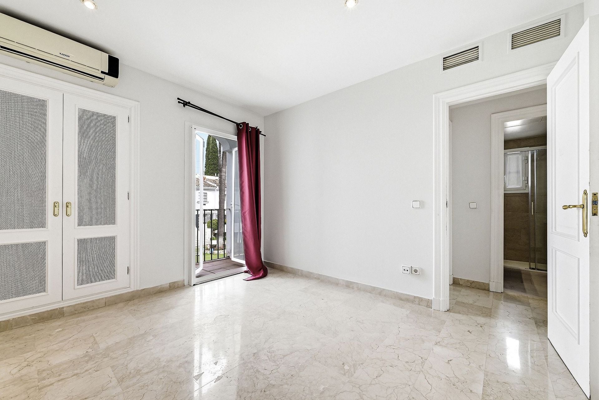4 Bedroom Townhouse in Marbella - Photo 12