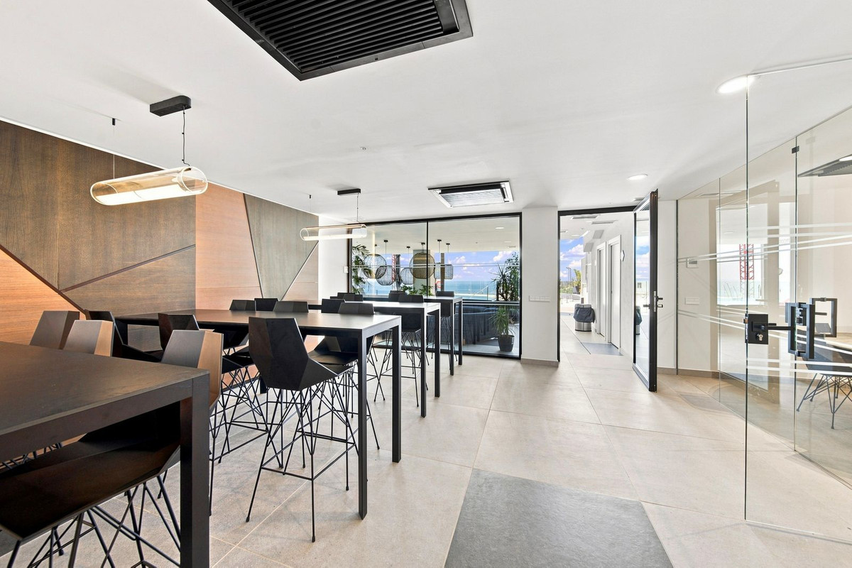 2 Bedroom Apartment in Fuengirola - Photo 20