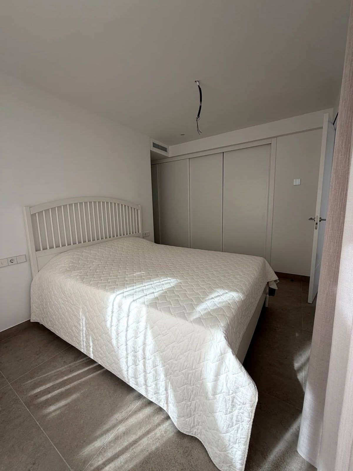4 Bedroom Apartment in Estepona - Photo 11