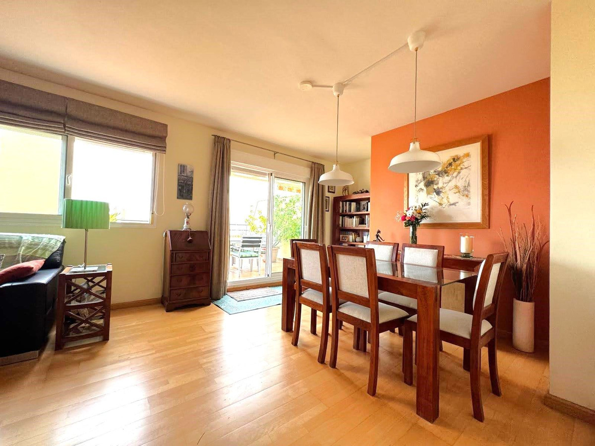 4 Bedroom Penthouse in Torremolinos - Photo 5