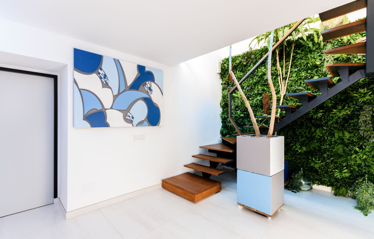 4 Bedroom Townhouse in Estepona - Photo 11
