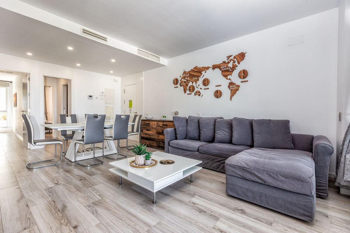 2 Bedroom Apartment in Estepona - Photo 4