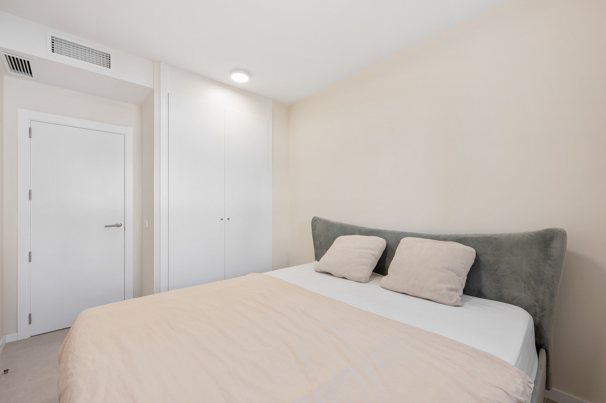 2 Bedroom Apartment in Estepona - Фото 19