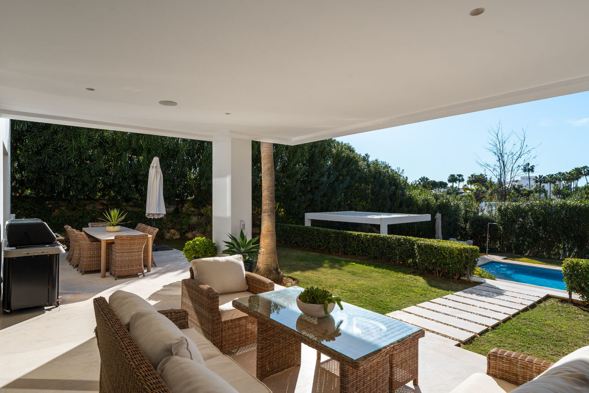 6 Bedroom Villa in Marbella - Photo 31