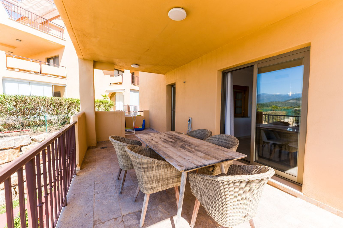 2 Bedroom Apartment in Estepona - Photo 16