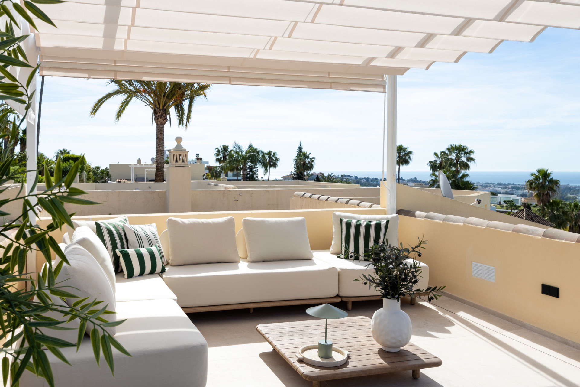 4 Bedroom Townhouse in Benahavís - Photo 16