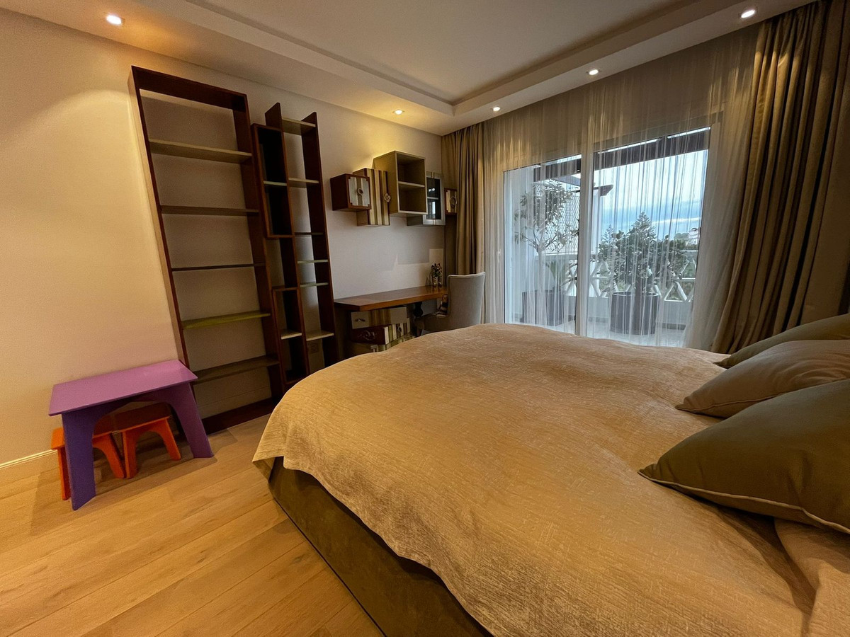 5 Bedroom Apartment in Marbella - Photo 15