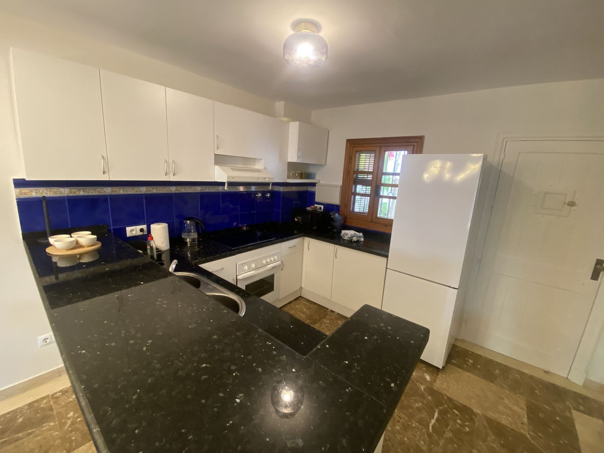 2 Bedroom Townhouse in Estepona - Photo 4